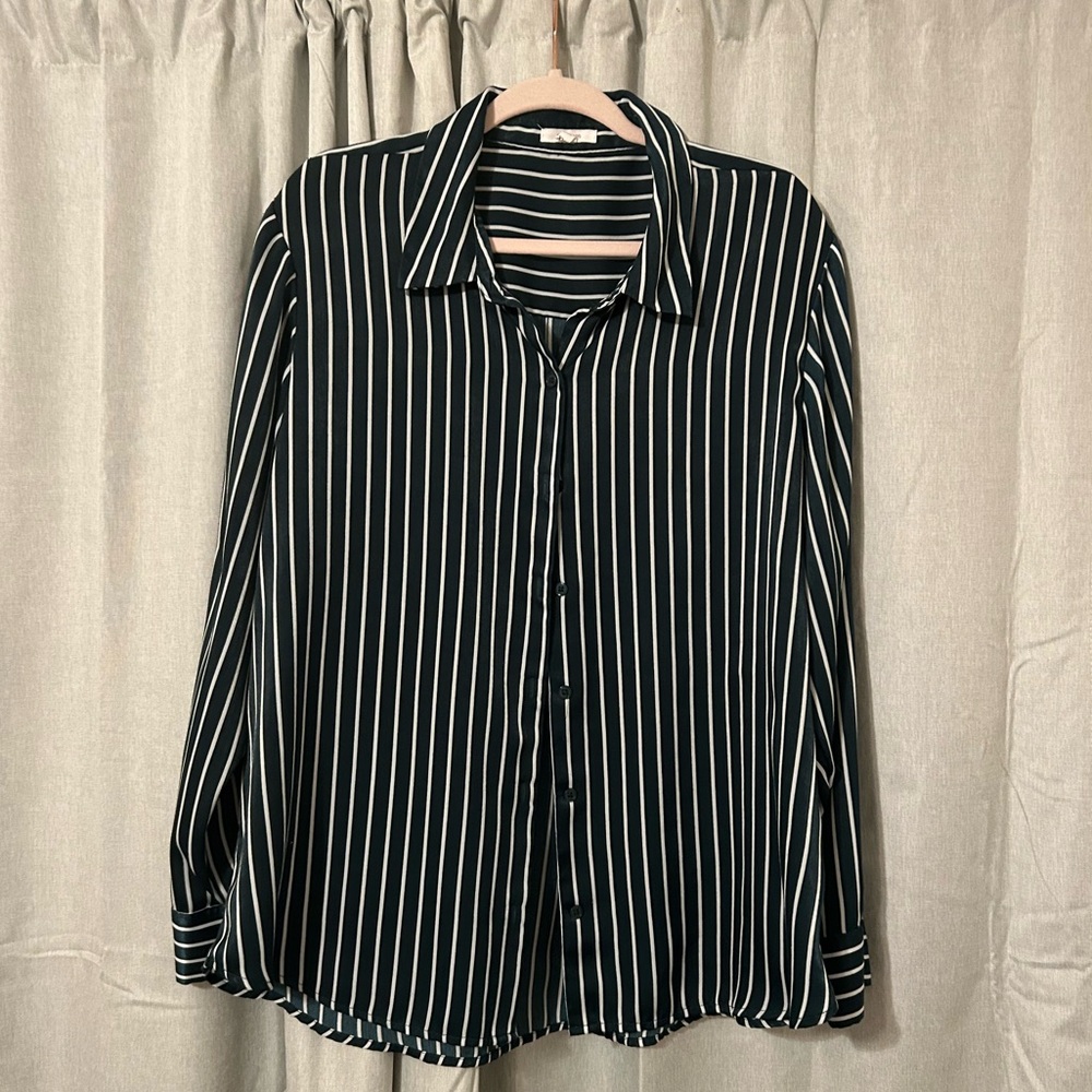 Maurice’s 2x emerald green button up top. Satin feel.